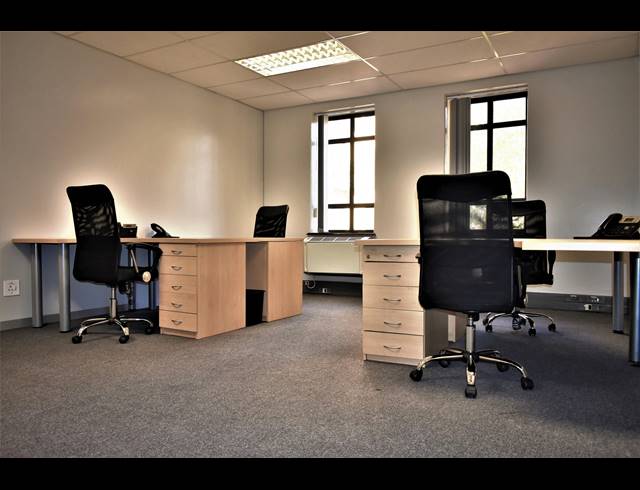 54M² CO-WORKING SPACE TO LET IN FOURWAYS
